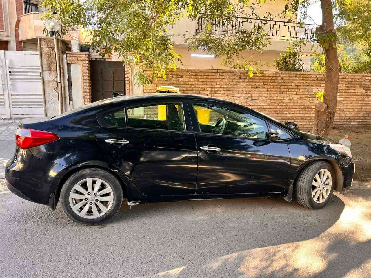 سلام عليكم
كيا فورتي ٢٠١٦ وارد امريكي محرك ١٨٠٠ رقم بغداد السنوية تنتهي ٢٠٢٩ 
الحادث موضح بلسونار 
ورقم الشاصي مالتهه موضح بلصور السيارة مال بيت 
نقصهه بس بوليش وو تكحيل فقط كلشي بيهه تمام وشغال خير من الله السيارة سعرهه ١٠٨ وبيهه مجال بسيط حگ الجية مكانهه بغداد الدورة 
هذا رقمي ***********
