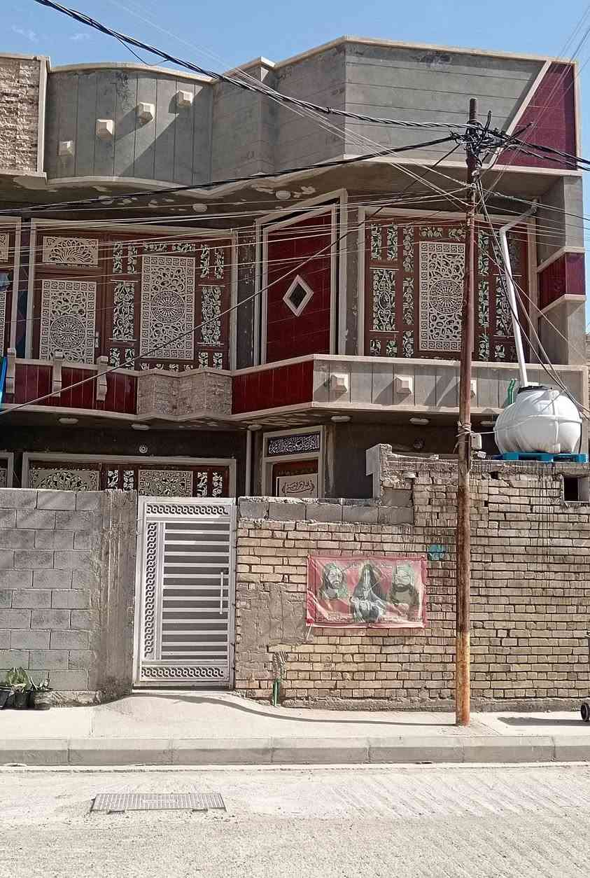 بيت للبيع
المزرعه- ناحيه سيد الشهداء
طابو صرف اصولي ١٠٠٪ وراعيه جاهز للتحويل 
مساحه ١٥٠ متر صافي
للتواصل ***********

