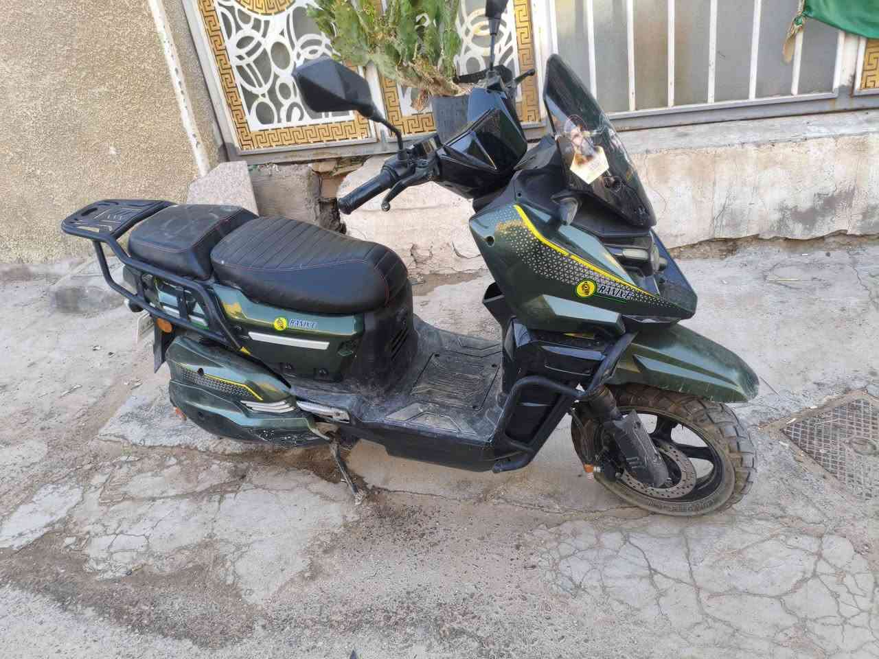السلام عليكم دراجه اباتشي للبيع صارلهة سنه عندي بطاريات ليثيوم 50 امبير
ماطور 2500 سرعه 90 حقيقي دراجه تخبل خير من الله لماكان بغداد محموديه السعر مليون  ونص دراجه كلش نضيفه 
***********
