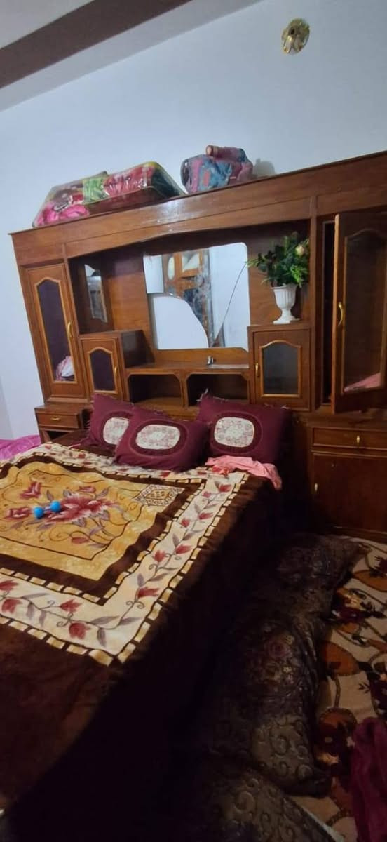 غرفة نوم بدون كنتور نضيفه السعر 375 وبيها مجال كاونتر السنك مرمر السعر 175وبي مجال مكلف بالنشر رقم صاحب الغراض***********
