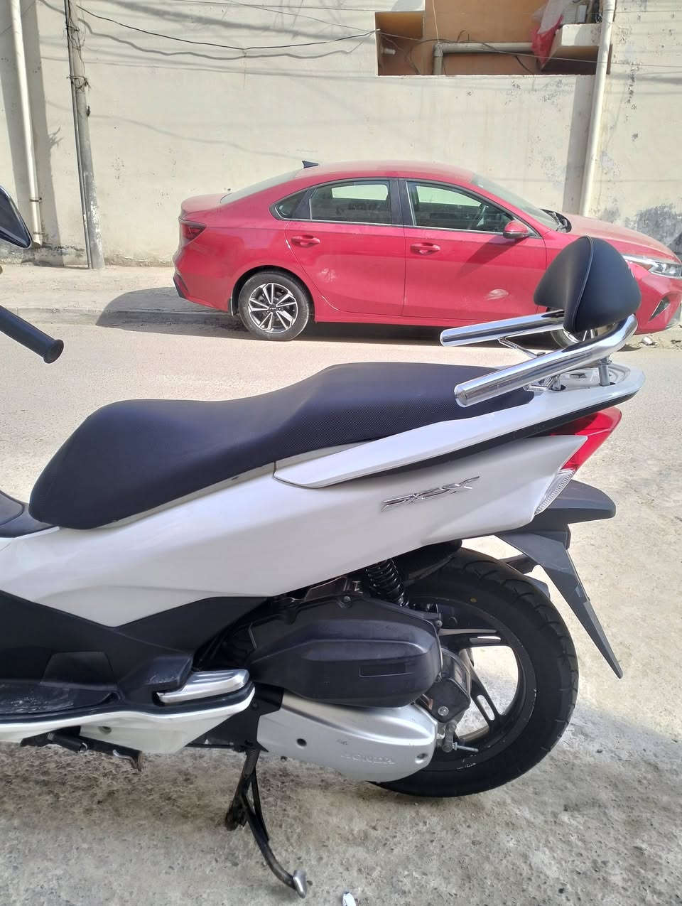 السلام عليكم للبيع دراجة pcx الدراجة جديدة مكفولة مكاني بغداد الشماعية ***********

