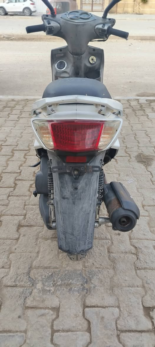 دراجة سكنس فحل كابريتر كوري نضافة كفرات ٨٠٪ مختم بلادي مكينة برغي ممفتوح كهربأئيات كلة شغال سلف هندر السعر ٩٠٠ بيها مجال المكان المحمودية الرقم *********** الرقم ***********
