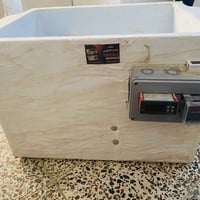 فقاسة • ١٢٠ بيضة • نظيفة