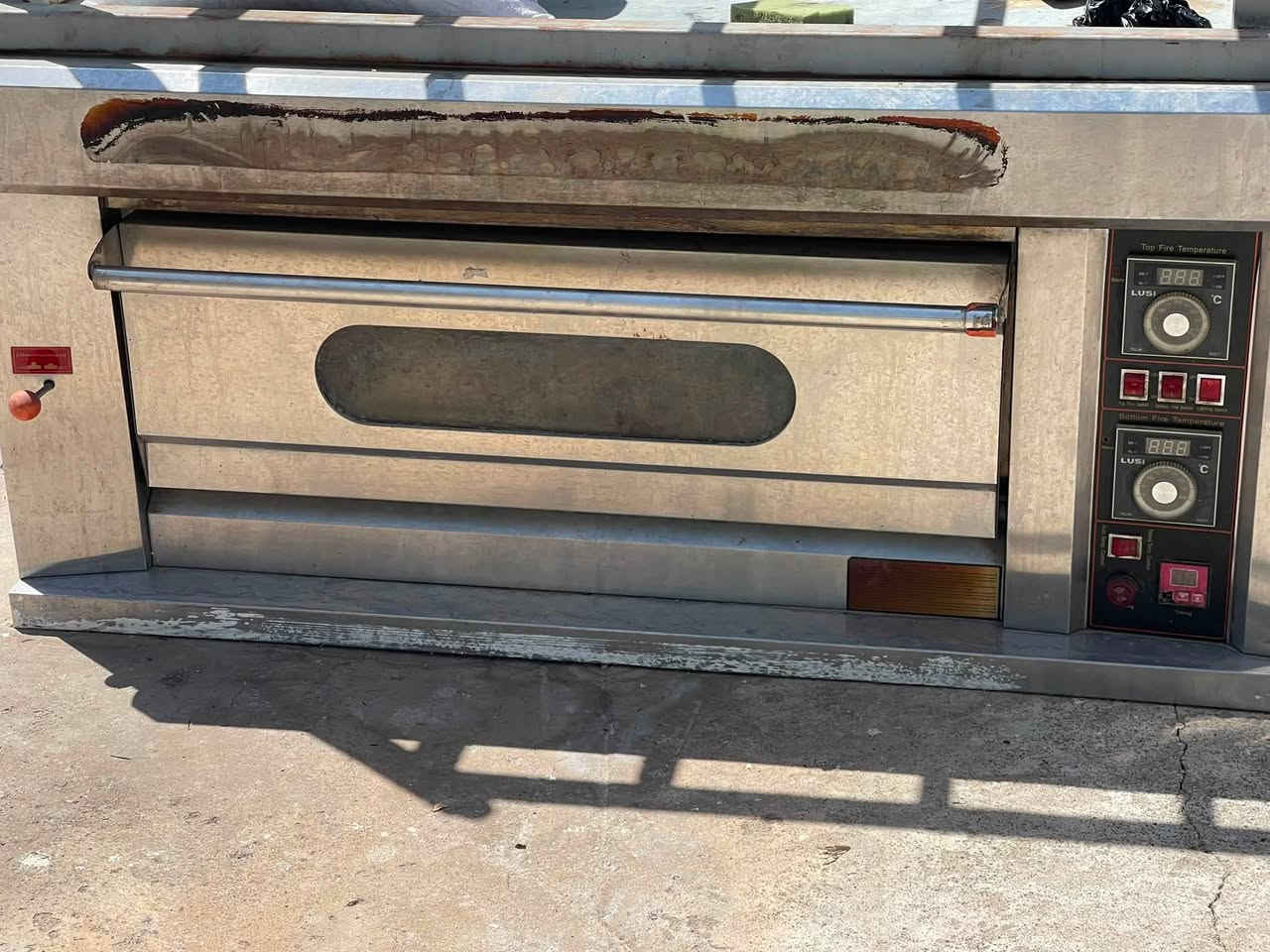 سلام عليكم 
 غراض مطعم للبيع 
فرن بيتزا عاطل فقط كهربائيات ينرادله صيانة بسيطة 

و قلاية شغالة بيها حساسات 
نظافة ٨٠٪؜
سعر جوه السوك القلاية ٣٠٠ فقط 
الفرن ابيعها هيج ٢٧٠ الف 
الما يعرف بالاسعار يسال و يجيك و بعدين يتفضل 
تواصل واتساب ***********

العنوان :  برطلة
