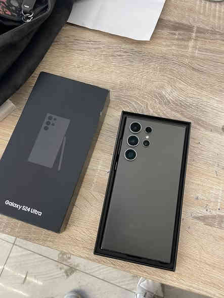 اس 24 الترا ذاكرة ٢٥٦/١٢  - شرق اوسط كامل الملحقات نضافة عالية جدا جدا - السعر ٩٠٠ الف - الشعب او باب المعظم - ***********
