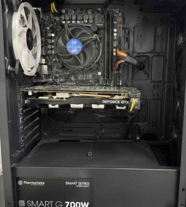 :المعالج :i3-9100f
NVIDIA GeForce GTX 1060 6GB :كرت الشاشة *
16GB DDR4 2400MHZ :الرام *
* التخزين:
* SSD Kingston 240GB (النظام)
* SSD Lexar NS100 1TB
* SSD Samsung 128GB
Thermaltake Smart Series 700W :مزود الطاقة *
مكاني الامين الثانيه 
*********** بغداد, العراق
