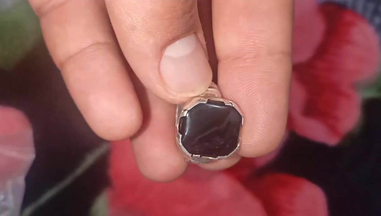 كهرب بولوني 101 مع عقيق شفه العبد صيافه فضه. سعر الكل قفل 175 الف. مع اجور توصيل


**إذا كنت صاحب هذا الإعلان وتريد حذفه لأي سبب، رجاءا أرسل رسالة إلى الدعم الفني**