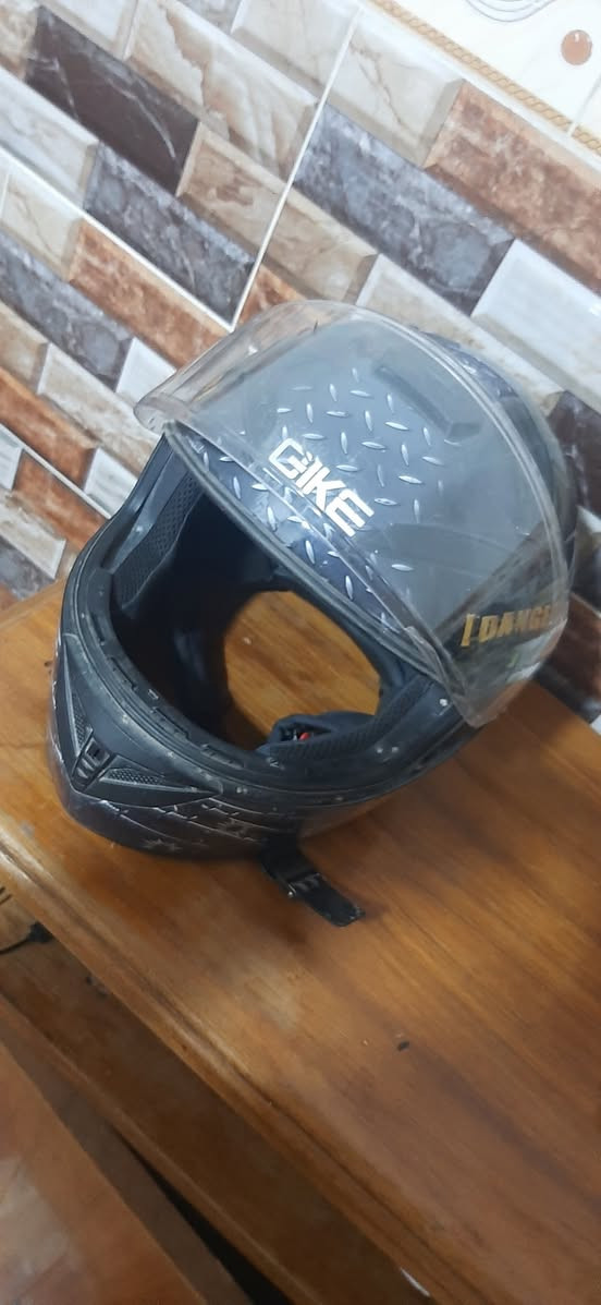 السلام عليكم شباب خوذه اصلي السعر ٧٠ الف مكاني سامراء للاستفسار اتصل ***********
