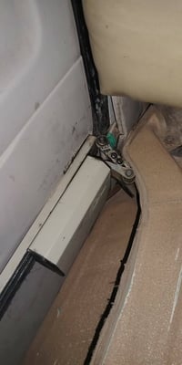 ماطور باب كهربائي للبيع مستخدم شهرين فقط  السعر 150 وبي مجال للطيبيب م...