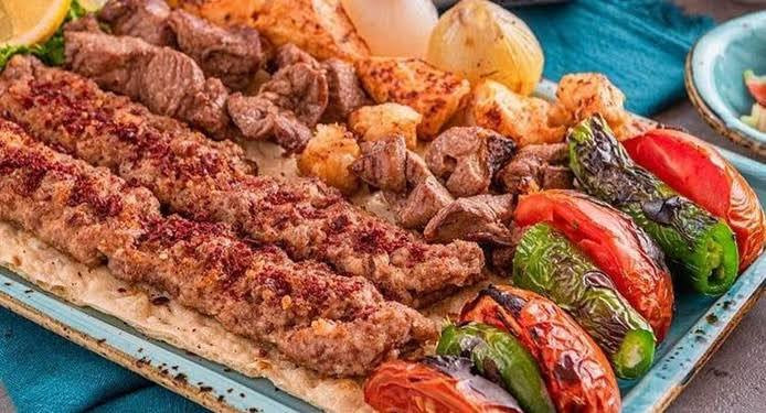 شيف مشاوي عام بكل الصناف حالين كاعد اي واحد يريد اشتغل يمه اني جاهز وهم شي المبيت ول يوميه الزينه ول تعامل اني حاضر الي يريد يتواصل وياي علا هاذا رقم موجود ‏‪***********‬‏
