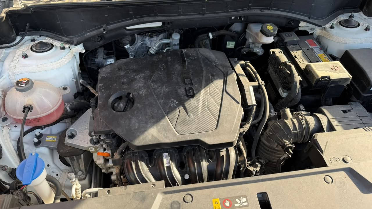 سلام عليكم هونداي سنتافي موديل 24 سياره اخت زيرو ماشيه ٣٤ الف 
رقم بصره دولي 
سياره بيها بيبان ثنين صفحه سايق بارد خفيفف من اثر باب مال بيت 

السعر 240 
رقمي *********** 
مكاني بصره البهادريه
