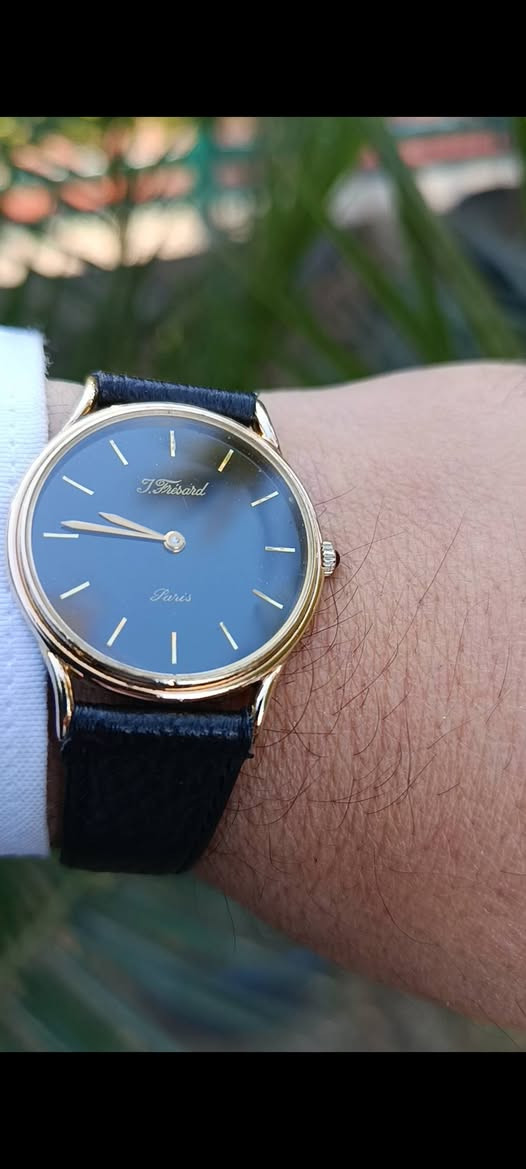 قشطة من جي فريزورد
صناعة فرنسية و ماكنة سويسري 
نصب تكويك انتاج السبعينات 
32 ملم كلاسك رسمي 
بلاك ديل مينا اسود زيرو
دكمة زافير
سير جلد طبيعي مستبدل
نظافة ممتازة جدا 
السعر 90 الف


**إذا كنت صاحب هذا الإعلان وتريد حذفه لأي سبب، رجاءا أرسل رسالة إلى الدعم الفني**