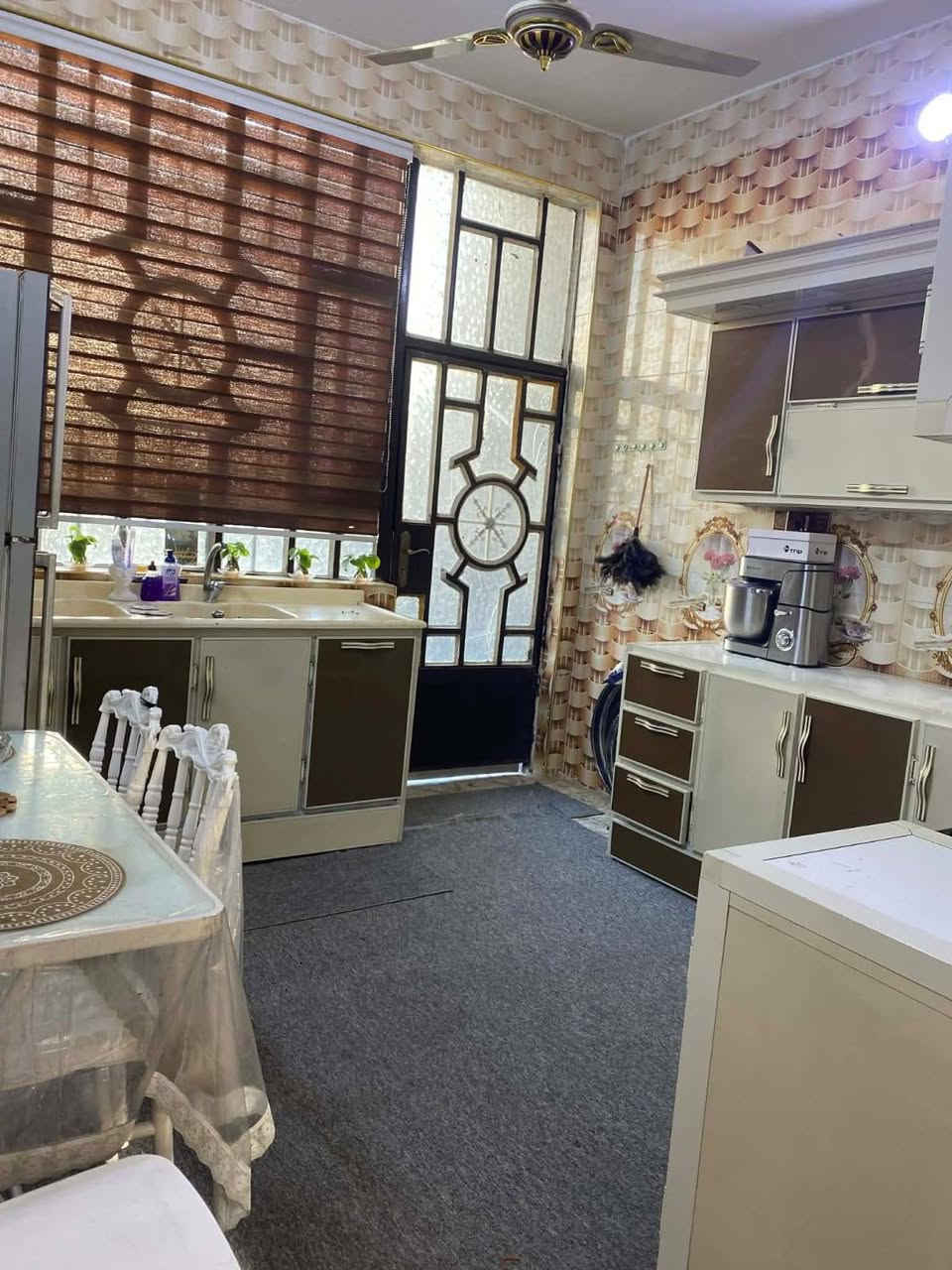 السلام عليكم للبيع دار سكن بناء حديث صويره منطقه بغداد المساحه ١٥٠ متر طابقين السعر ٩٠ بي مجال للشراي للاستفسار *********** ووو ***********
