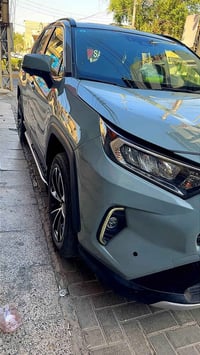 ••• Rav4   سيارة تويوتا راف فور RAV4 موديل XLE 2019 لون سمنتي وارد أمر...