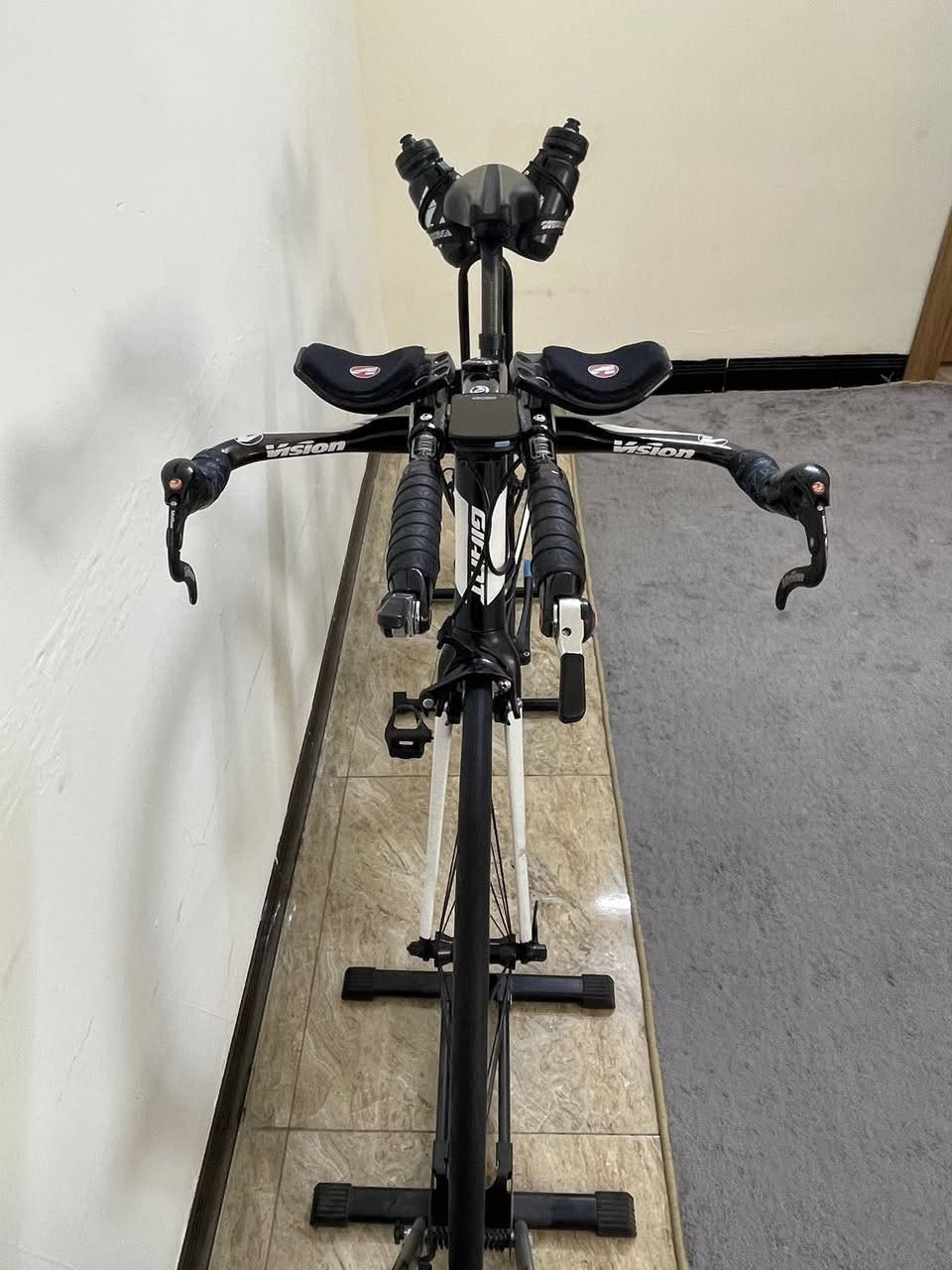 Giant Defy Aluxx  🇹🇼

مواصفات الدراجة :
الفريم : ألمنيوم خفيف جداً  
الماشة : كاربون 
الوايرات : تسليك دفن 
قياس الدراجة : 50 (M) 

كروب سيت شيمانو 105 : 
كرانك (R-5800/105) : 50-34 MA 
نقال + عگرب + دشلي + زنجيل + بريكات طواگة (105 / R-7000) 
بايدر لوك : شيمانو (105 / R-7000)
عدد السرع : 2X11 

ستيرن : ضد الساعة ألمنيوم أصلي وكالة ماركة (Vision) 
قاعدة عداد + جي بي أس نوع GEOID محدث الى أخر إصدار 
الرگبة : كاربون 
السرج : ضد الساعة أصلي وكالة ماركة Fizik + قواعده الاصلية + مطارات عادية عدد 2 
قاعدة مطارة : ماركة GIANT أصلية وكالة

ويالة الدراجة : فول كاربون فايبر ماركة (ZIPP   (454 nsw بطيخات كاربون 
(6 بنط) صوت عالي . 

التايرات : كونتانينتل 

ستاند عرض هدية 

السعر : مليون و 540 الف وبيها مجال للشراي يدلل

الدراجة موجودة في منطقة حي الاساتذة مقابل شقق حي صدام . 

للاتصال: ***********
