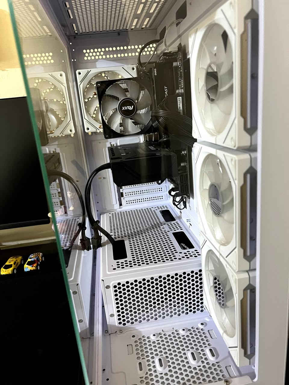 السلام عليكم ، PC كامل ويا الميز والموس والكيبورد مستخدم شهر ، نظافه 100% تجي للبيت يمي تفحصه بالكامل ، سبب البيعه عندي زواج والله يتممها ع خير 

مواصفات البيسي:
كرت الشاشه 4060Ti 8GB 4FAN
المعالج i5 14400f
المذر بورد Msi Pro 760m-e DDR5
M.2: 512GB GEN4 5000/s
PSU: 650W BRONZE 80%
RAM: 2x8 16GB 6000 KINGSTON DDR5
مثل ما موضح عدكم بالصور ، كل قطعه بالبيسي وياها الكارتونه مالتها ، 

مواصفات الشاشة:
MONITOR RAPTOR
24-INCH
FHD-(1920X1080)
REFRESH 180HZ
PANEL FAST IPS
RESPONSE 1MS

السماعه:
ARROW PRO CARBON موضحه عدكم بالصوره 

يوبي اس اونلاين
CARBON UPS
1KV-ONLINE
اليوبي اس جديد ونظافه ميه بالميه مستخدم اسبوع فقط
وباقي التفاصيل موضحه عدكم بالصوره ، البيسي متكامل ونظافه ميه بالميه 
السعر مليون و 900 وقابل للتفاوض 
البيع مستعجل


**إذا كنت صاحب هذا الإعلان وتريد حذفه لأي سبب، رجاءا أرسل رسالة إلى الدعم الفني**