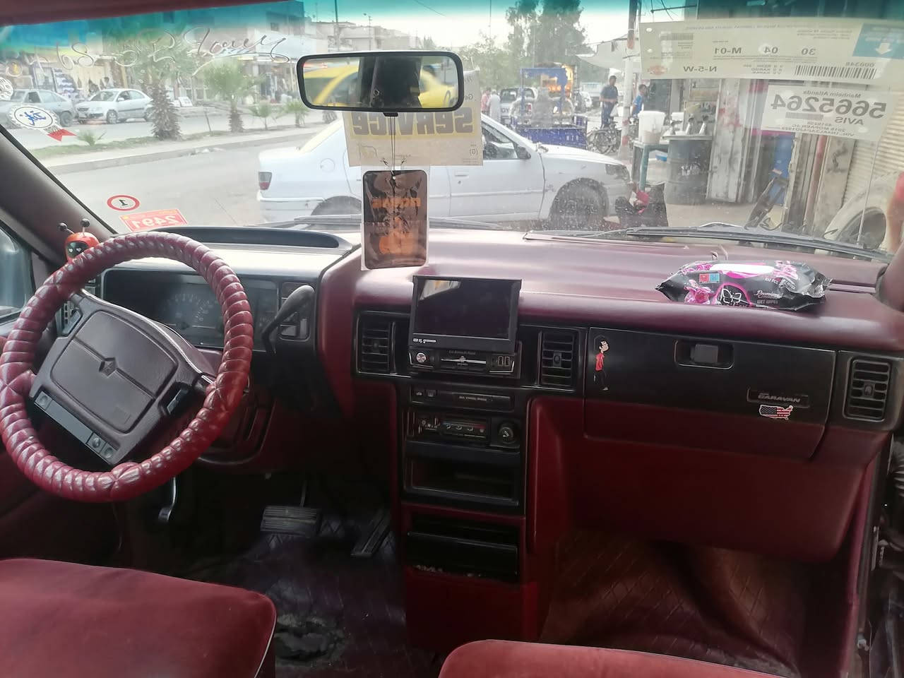 سلام عليكم كلايزر موديل 93 محرك باجيرو وكير  ميكانيكي  مكينة بيها صرف كير شرط كهربيات شغالة كربون بنزين بيها بدون صبغ مامتواجد عل فيس تفصيل اتصل *********** كورك ***********
سعرها 35 وبيها مجال الطيبين
