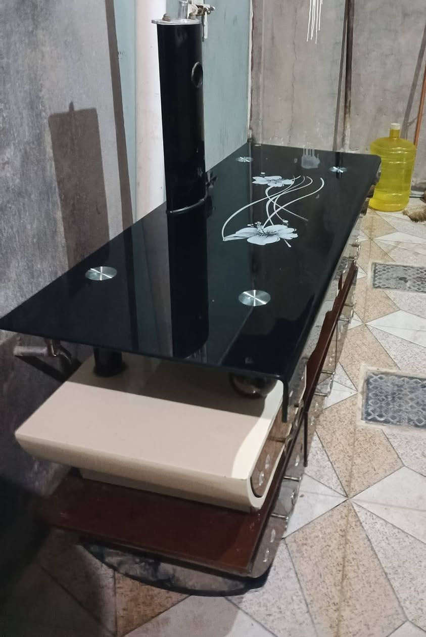 سلام عليكم ميز مال شاشه للبيع سعر 50الف وبي مجال  الي يريده هاذا رقمي للأستفسار واتس اب ***********
