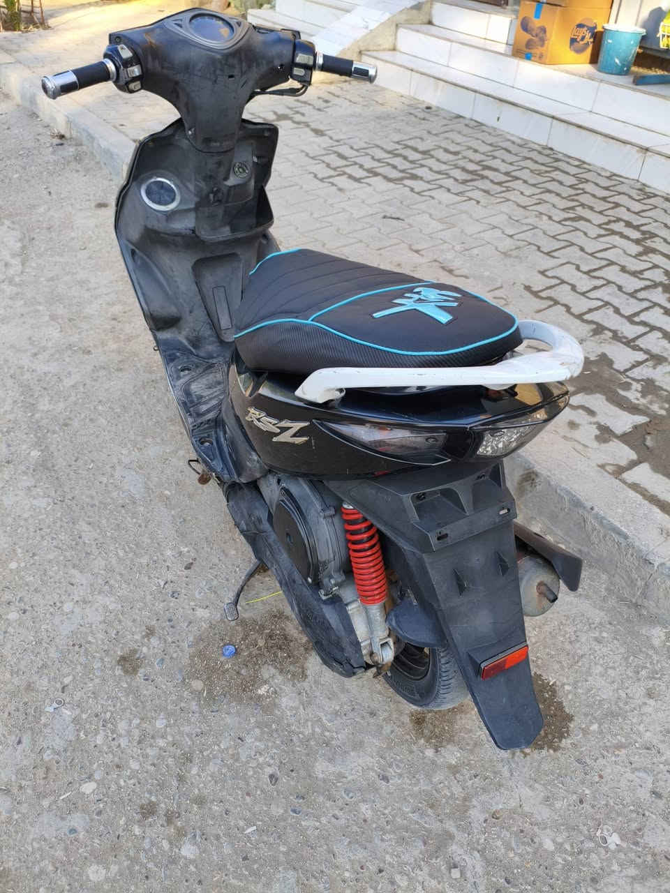 للبيع ماكس مضلع ياباني حاويه رمبه كفاله محرك بالكارتون تجيب فيتر وتفحص كلشي شغاله بلاد ما مفتوحه  دراجه كله بلاد من الطول لطول الدراجه تاخذه تدعيلي عليه جديده كهربايات سلف هندر اشاير رباعيه كلشي شغال دراجه جاهزه السعر 800 مجال لشراي رقم الهاتف *********** المكان البصرة قضاءالقرنة
