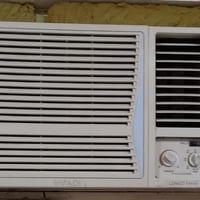 مكيف مستعمل اربع تشهر البيع التواصل 0775 525 4180