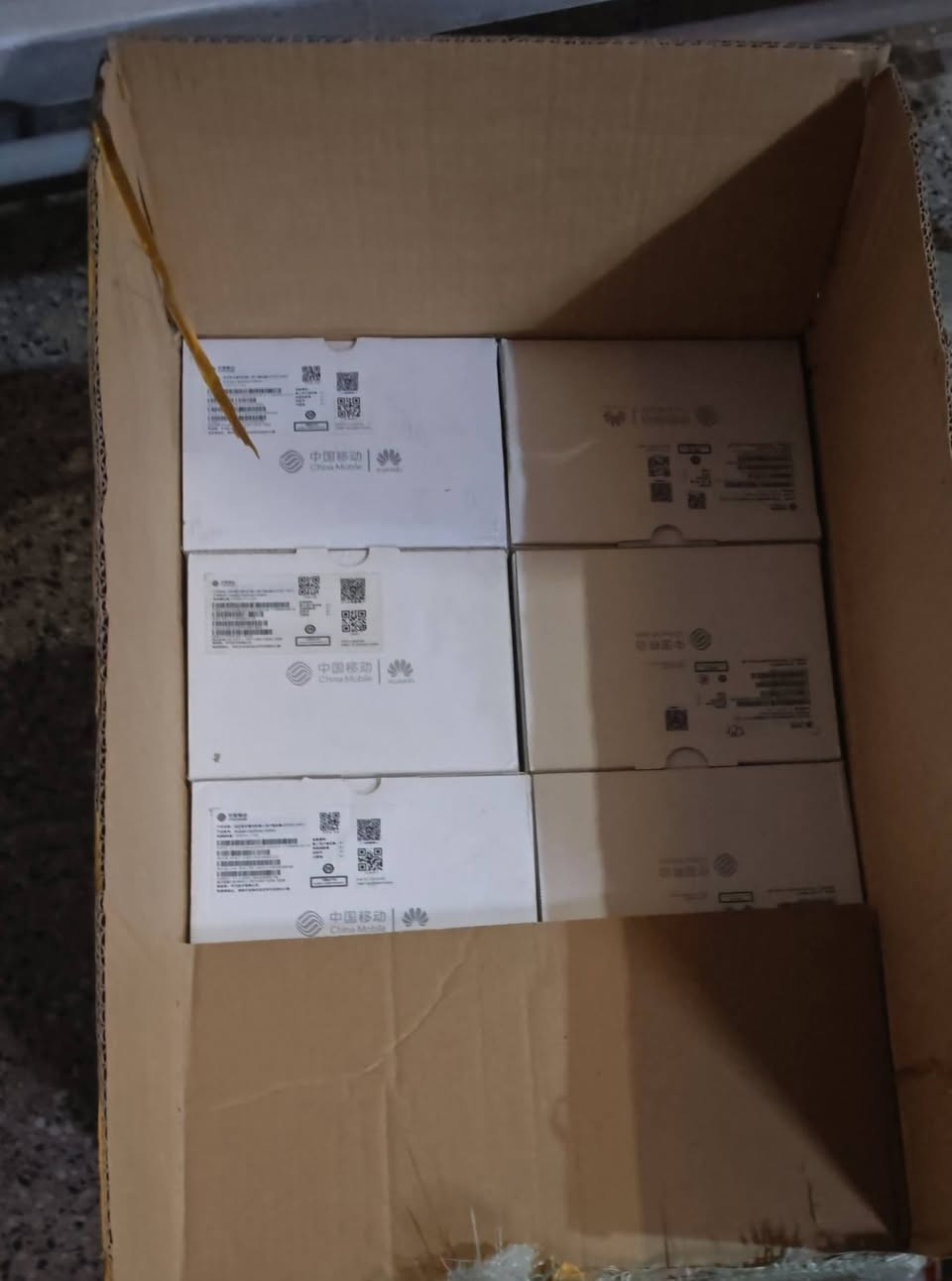 السلام عليكم
توفر الراوتر الخاص بالكيبل الضوئي من شركة huawei العملاقة نوع K662D والذي يعمل بتقنية Wifi 6
AX3000

الجهاز يعمل بترددين
1- 2.4GH
2- 5GH
في وقت واحد لضمان سرعة عالية و تغطية واسعة للمساحات الكبيرة و بسرعة تصل الى 3000 ميجا بت في الثانية عبر الهواء

الجهاز يحتوي على منفذين LAN
للاستفسار و الطلب
واتساب ***********
