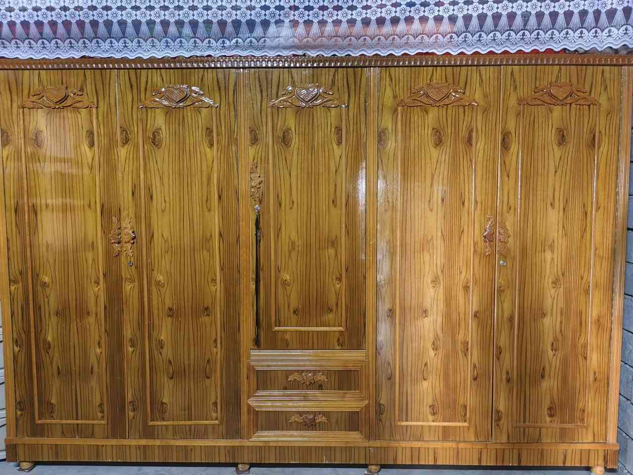 قنصور خمس ابواب جديد صبغ حراري فصال جديد بيع مستعجل سعر 320 الف مكان حي السماح الثانيه تواصل ***********
