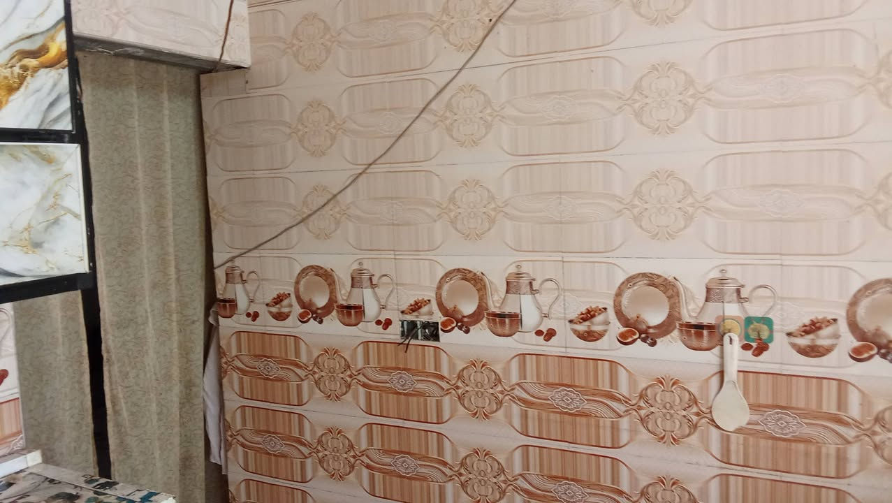 السلام عليكم بيت للبيع حي الجمعيه قريب على حولي مساحته ..160 زراعي  غرفتين وصاله ومطبخ حمام داخلي وحمام خارجي و  ستقبال  ***********
