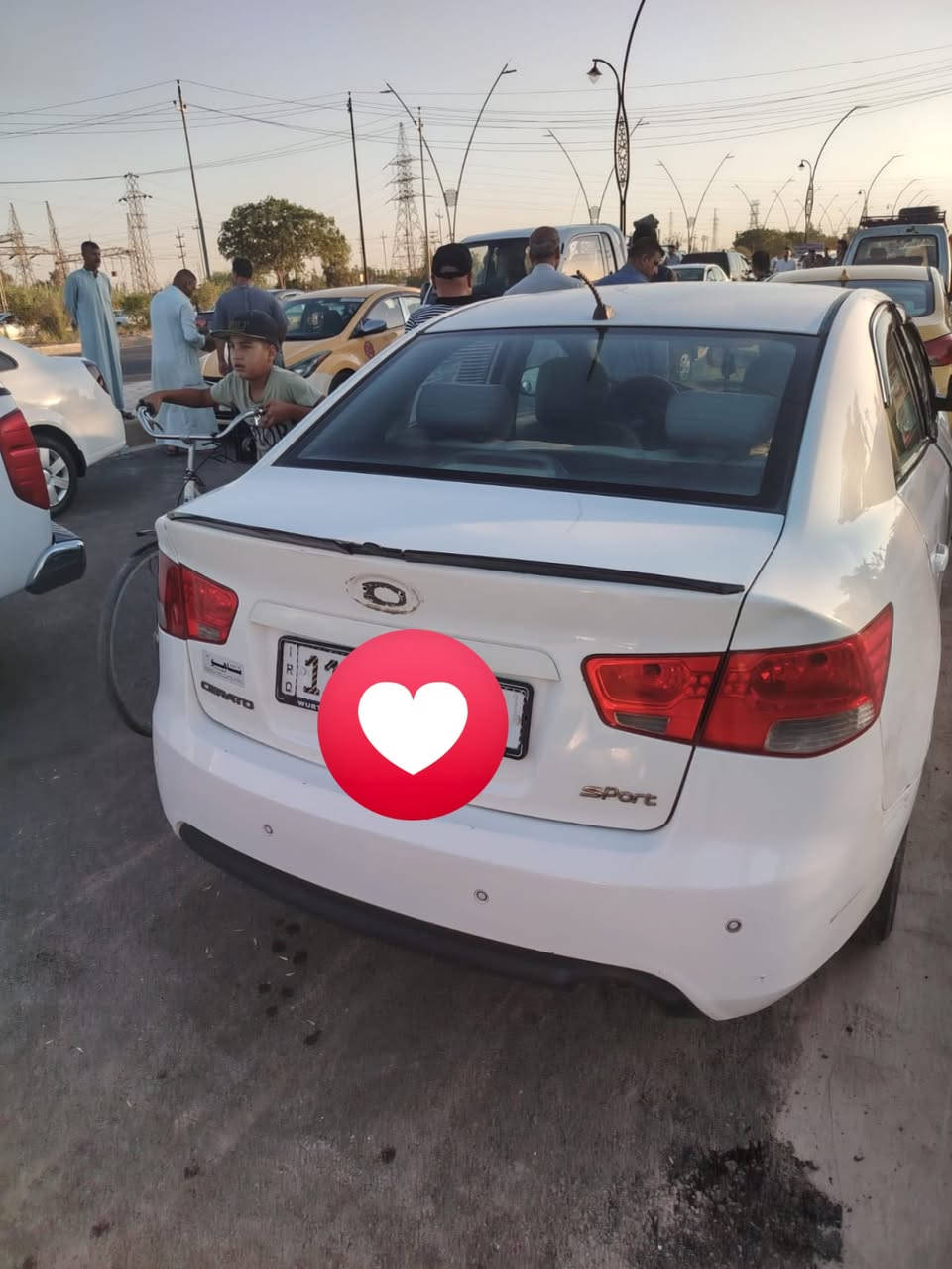السلام عليكم سيارة كيا سيراتو سيارة حلوة وصافية بيهة بابين  ضرر السعر 80 ورقة وبيهة مجال بسيط مكاني ديالى بعقوبة ما متواجد فيس بس اتصال 
***********
