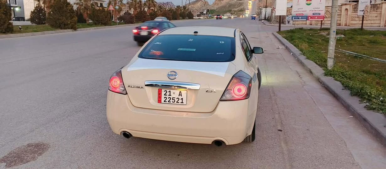 ئاڵتیما 2012 گێڕ ئادی بێبۆیاخ پێشودوای کەبسە سە نەوی تا 2028 تازەیە 300 هەزار ڕۆشتووە کامل سرێرفس کراوەو هیچ مە سرە فێکی تیا نیە بە شەرتی فیتەر بە نزین زۆرکەم ئەخواو هەیکەلو ناوی لە سەردە قی شەریکە ماوە تە وە داوای 112گەڵاو مە عمە لەی لێدەکەم سۆنەرم داناوە *********** فایبەری لەسەرە
