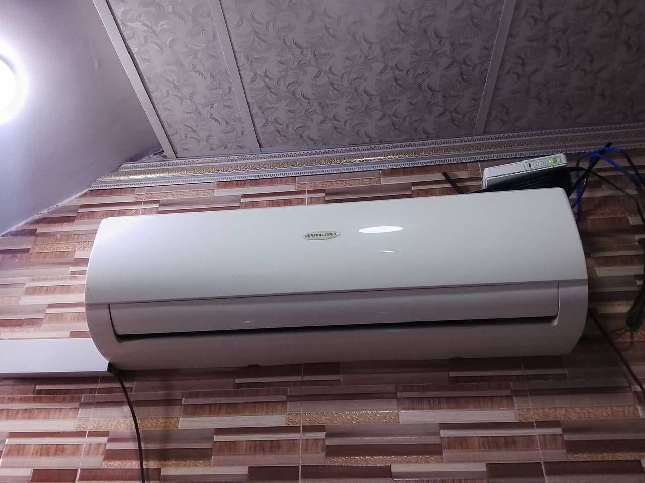 سلام عليكم للبيع سبالت عدد 2 نوع جنيرل حجم طن اونص شغالات فقط وحدة غاز مابي وحدة بي ليك سعر اوحدة 200 الف عنواني ديالى خانقين للاستفسار الاتصال على الرقم *********** رجاء الي مايشتري لايتعبي احلفلك اوتحلفلي مشتغل فقط سنتين بعدهة لوك جديد
