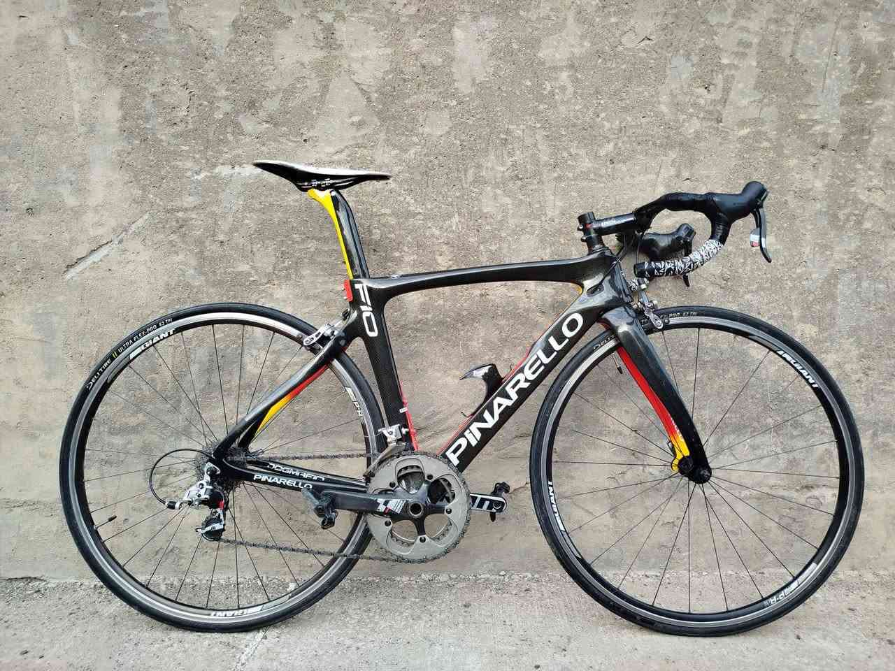 السلام عليكم شباب
للبيع فقط... ماركة PINARELLO F10
دراجه فول كاربون سستم+فريم+ستيرن+سرج 
وياله المنيوم بولبرن قياس دراجه 52
سستم غني عن تعريف SRAM RED
سعر دراجه مليون دينار مستعجل على البيع 
رقم الهاتف *********** 
مكاني بغداد الدوره
