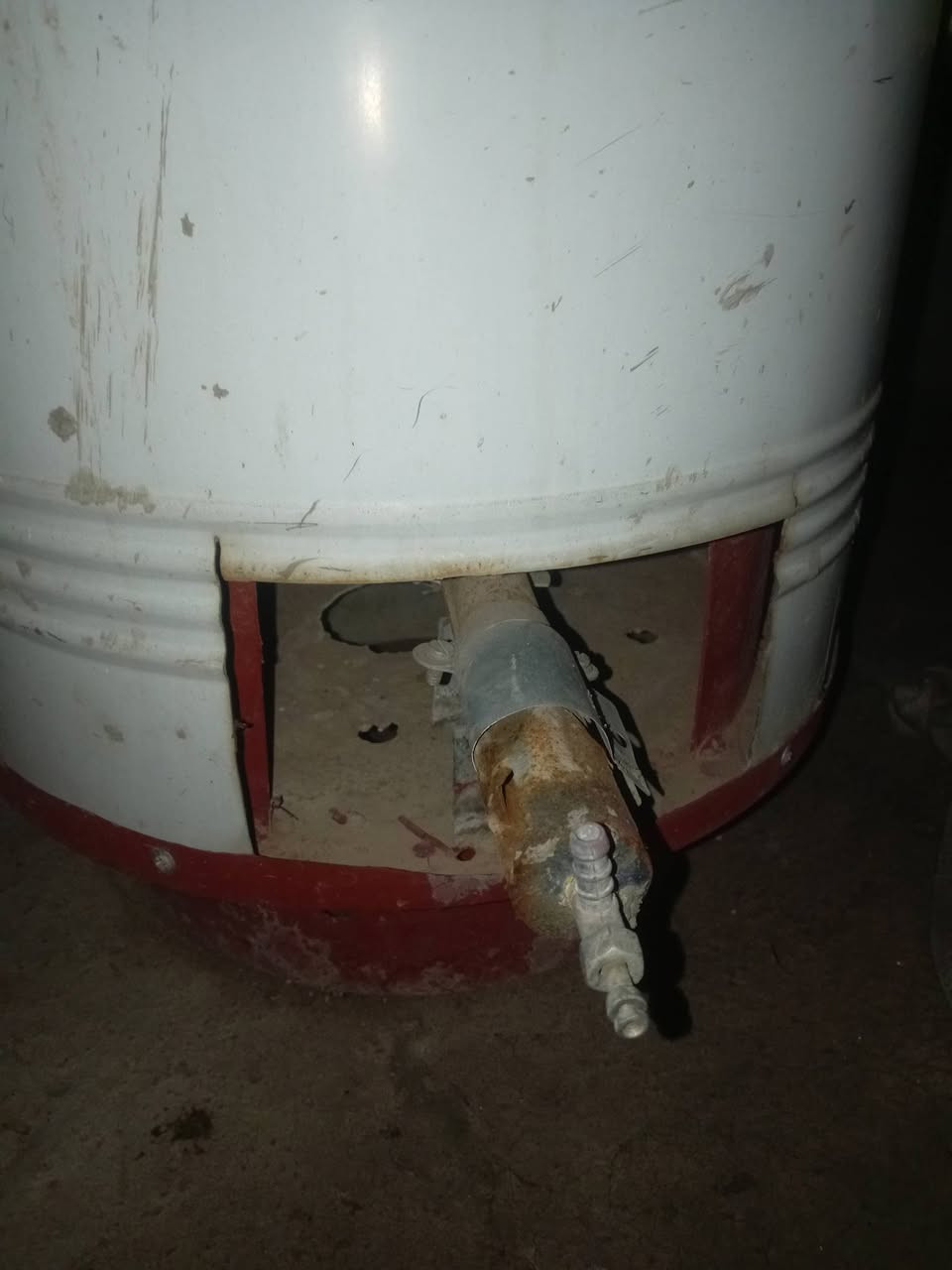 كيزر ١٧٥. لتر غاز وكهرباء بيه ٣ مكانات المنت ٣ملم حقيقي يعني يتحمل بوستر السعر ١٦٠ الف للاستفسار ***********
