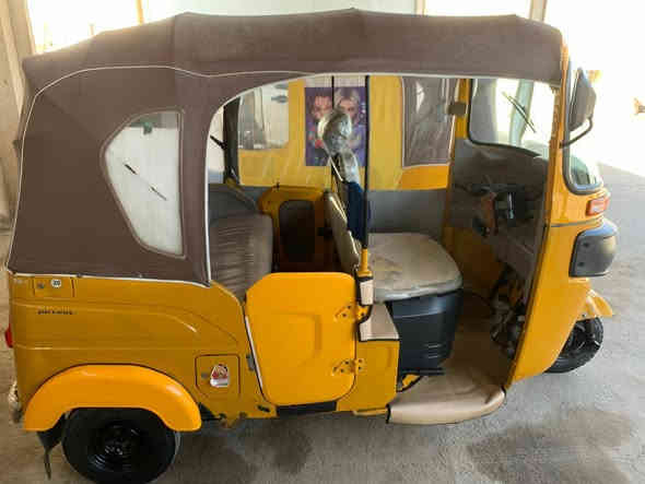 سلام عليكم تكتك للبيع موديل 21 رقم سنوية نضيفة شوفتك عينك شراي اتصال ع الرقم ***********
