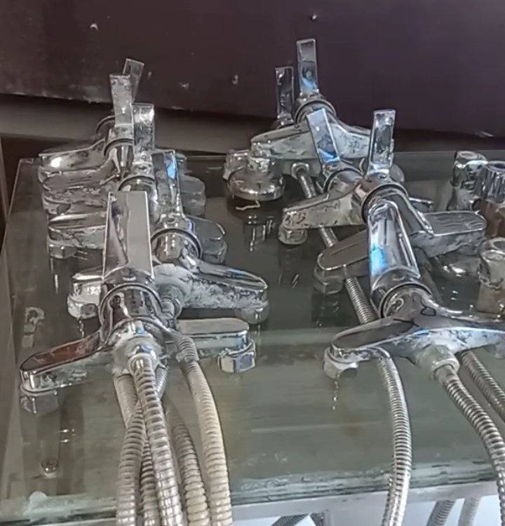 خلاط حمام كهرمانه شرط اصلي اب 15 الف
...........................
خلاط تواليت تركي ثقيل مع الشطافه اب 15 الف 
.........................
 العنوان الطليعه شارع العام قرب سيطره الامام عون محلات محمد وكع مقابيل معمل نجاره حسن بريهي موبايل *********** وتساب
@إشارة
