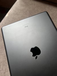 ايباد ٩ • مستعمل قليل • كلش جديد