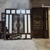 حديد للبيع باب شارع سعره 300  شبابيك ثنين سعر الواحد ب 75  باب مدخل سع...
