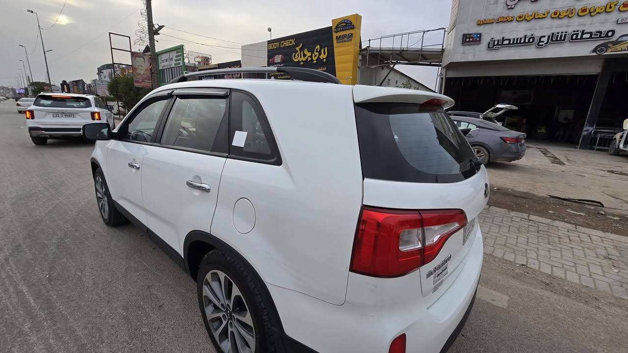 سورنتو 2014 خليجية لون ابيض موديل 2014 ماشية 119 الف كم رقم بغداد بصمة بنوراما حساسات امامية خلفية سبعة راكب تبريد 3 قطع محرك 4 سلندر السيارة مكفولة العنوان بغداد الغدير
السعر 178 ورقة 
الهاتف ***********
