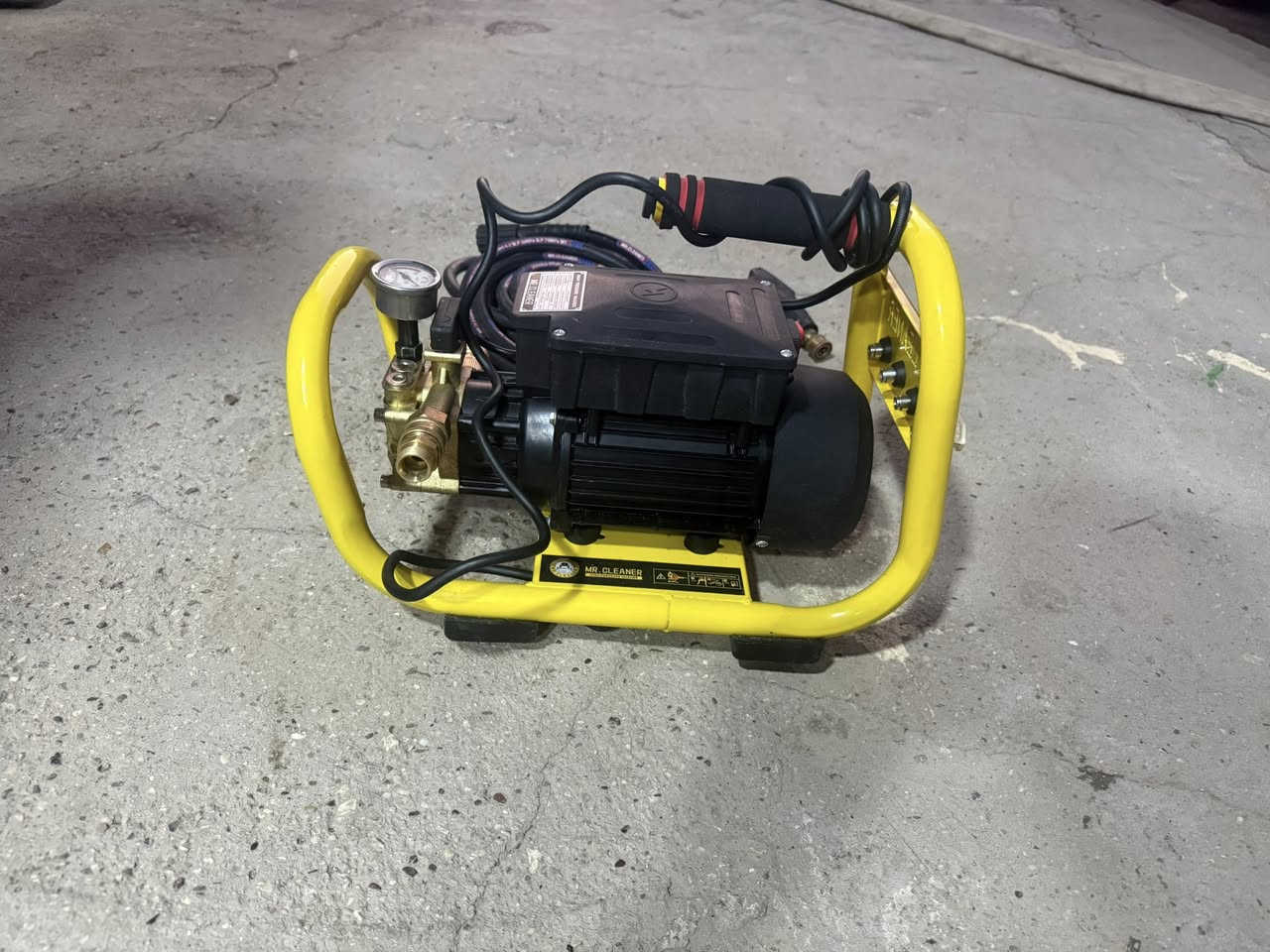 السلام عليكم 
فارة غسل + بطل رغوه للبيع 
جديده استخدام مرتين فقط 
صونده 10 متر 
السعر 190
مكاني حله ابي غرق 
للاستفسار ***********
