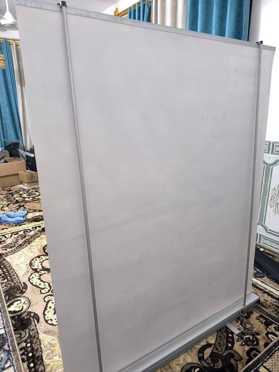 يتوفر ستائر داتا شو جلد عمودي بهذا الشكل 👇 
مع قاعدة المنيوم متنقله... 
الإرتفاع//2/ متر ،،،، العرض// 1.50/ متر 
السعر/ 55 //ألف مع التوصيل لجميع المحافظات


**إذا كنت صاحب هذا الإعلان وتريد حذفه لأي سبب، رجاءا أرسل رسالة إلى الدعم الفني**