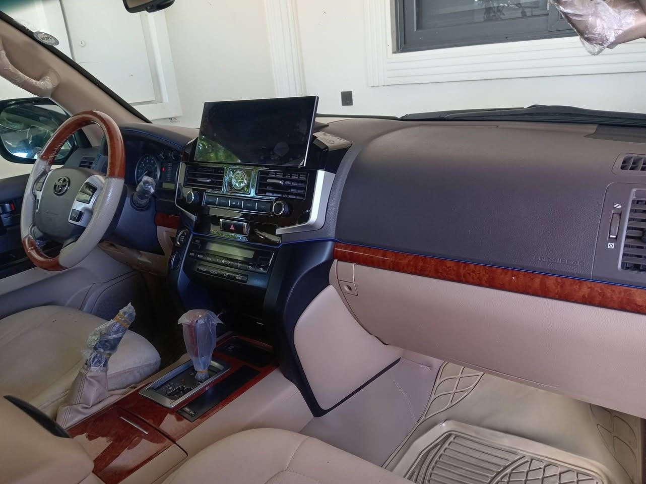 2013 رقم سليمانية باسمي gxr مكينة 6 سلندر كير محرك مكفول.بدون صبغ بيه شخط وبارد بلباب خلف سكن شوية.ماشي 200 كيلو.رقم سنوية جديد بيه دفتر بنزين.سيارة بدون مصرف كلشي جديد.سعر 365 بيع او مراوس


**إذا كنت صاحب هذا الإعلان وتريد حذفه لأي سبب، رجاءا أرسل رسالة إلى الدعم الفني**