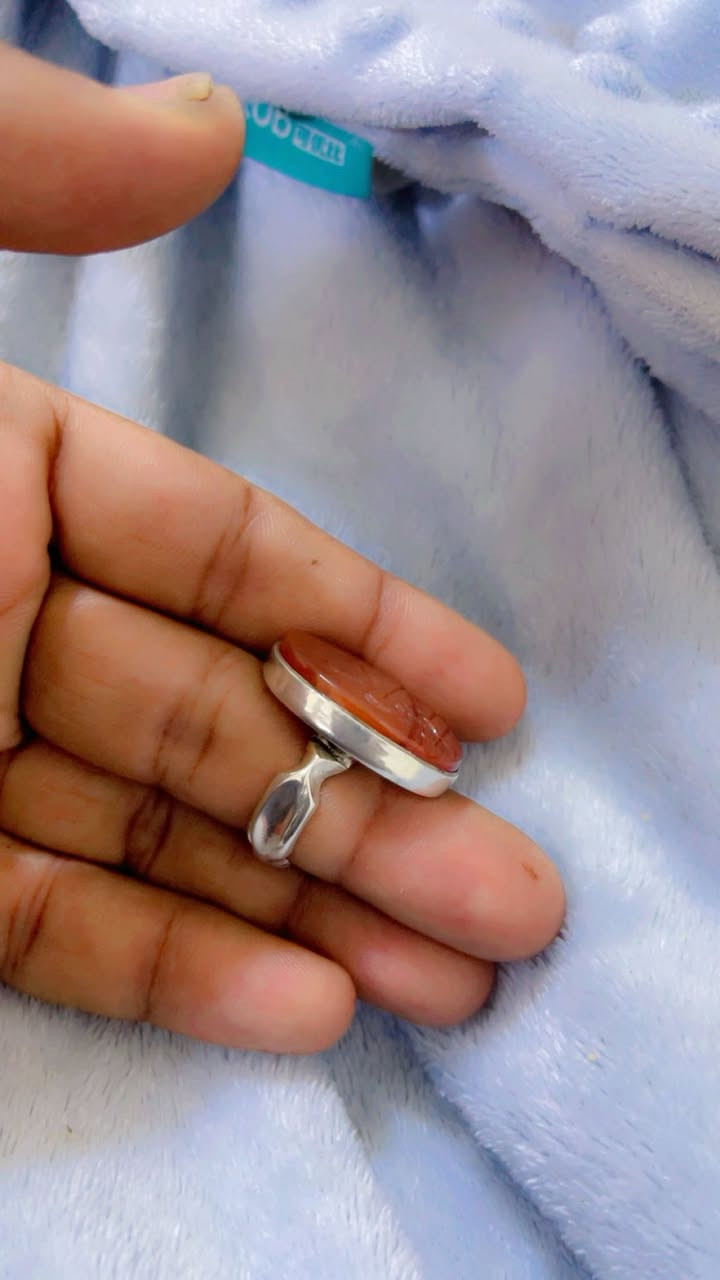 عقيق يماني مشروط ذمه مصور جدا واضح متوج بحرز الامام الجواد صياغه يدويه خاتم تحفه مراوس او بيع ***********
