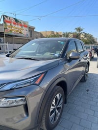 للبيع نيسان روج 2023 رقم بغداد الدولي بأسمي حادث طخة بالبنيد و نصبغ بد...