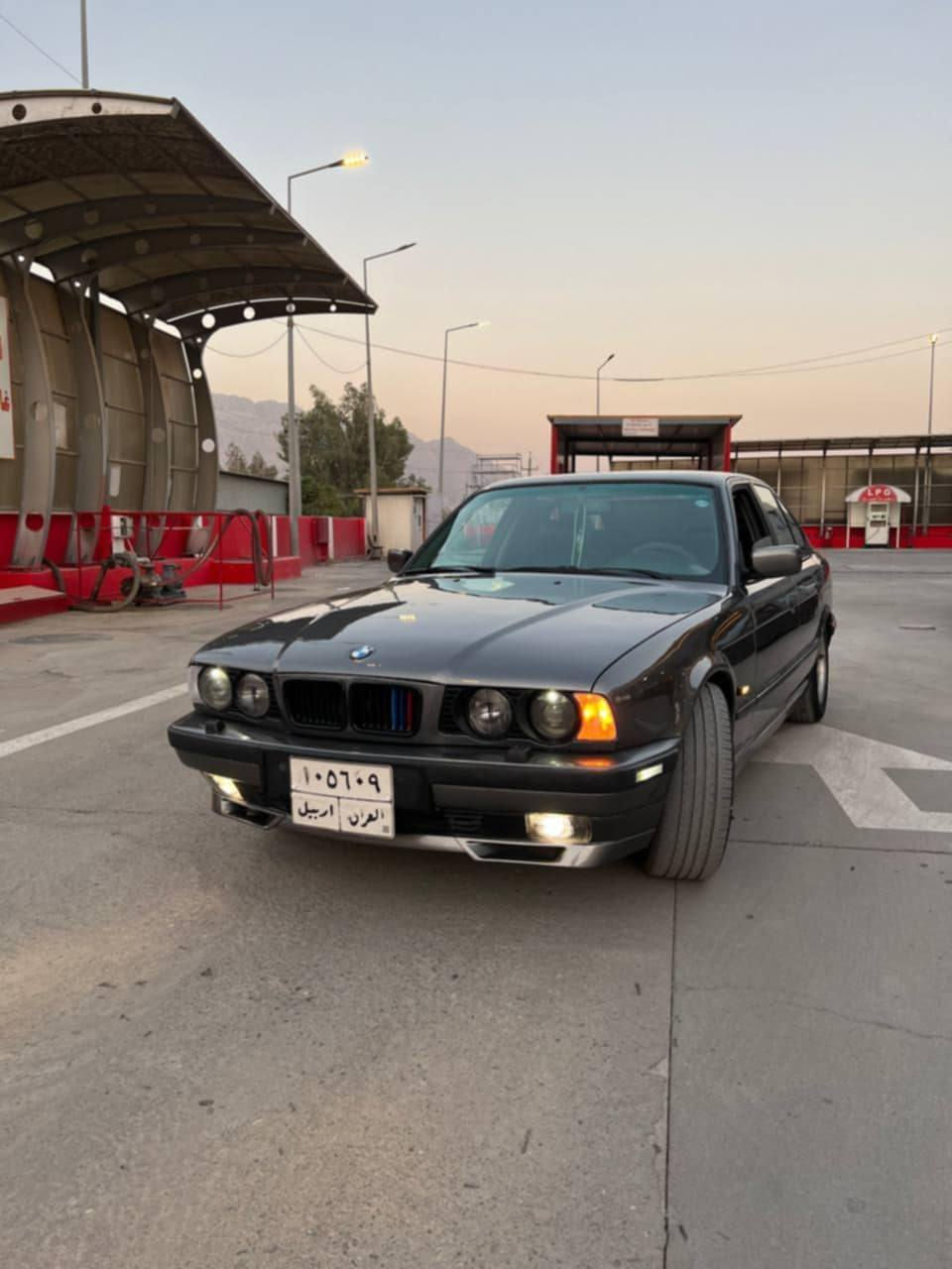 السلام عليكم
BMW للبيع
525اصل 
أصل بليته كير مكينه بشرط مسكر فانوص
كهربائيات كلها شغاله ومابيها جطل
سياره بلاديه  بدون حادث فقط صبغ عام
دكه جاكوج مابيها 
 مواصفات كشنات جلد تبريد ثلج حداديه جاهزه رقم اربيل ترايك للبصره 
العنوان بغداد المحموديه
 
***********
