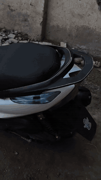 السلام عليكم ماكس ثعلب 140
الدراجه كفاله عامه مكينه خرسه ولا صوت تزويدها يدات ريك وبانزين ودبل خلفي كشنها  جديد دبل امامي قبل اسبوع شديته مرايات بيها جدد كلشي جاهز بيها يعني تاخذها وتنساها كلشي ما تتفع عليها بس بانزين سعرها750وبي مجال للتواصل ***********
