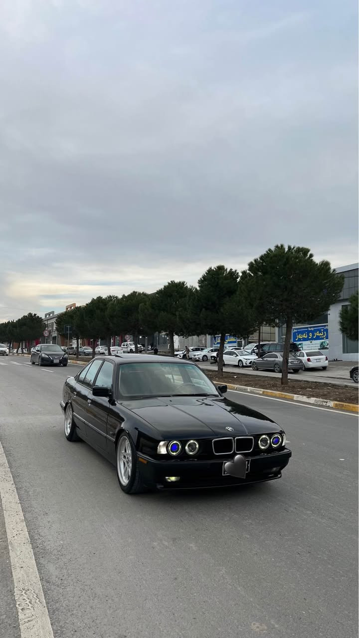 بئم ٥٢٥ تۆماتیک سلایت
سەیارەکە ارمە  بە شەرت ارمو ئەوەلیات
سەیارەکە هەتا بلئی جوانو بئ مەسارفە
سەیارەکە بئ دەحمو لئدراوە
شوئن سۆران 
تکایە گەر موشتری نی سەرمان مەهئشئنە  لەگەل رئز
بۆ زانیی نەرخ پەیوەندی بکە ڤایبەر وەتس اپ هەموی لەسەرە *********** أربيل, العراق
