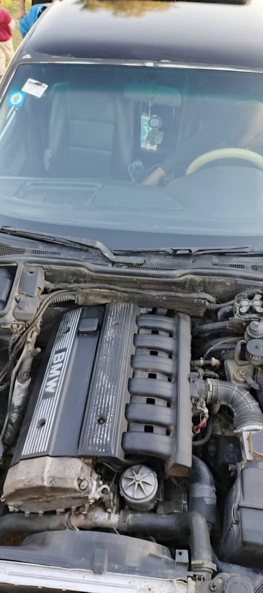 بي ام 525
موديل 90 .كير ومحرك مكفولات صدر امامي خلفي جدد 
كهربائيات وضع شركه 
تخم تاير ويل خليه 
رقم انكليزي بسمي تحويل ثاني يوم 
سنويه لل28
مصبوغه عام للجماليه عدا القماره 
مكان بابل . الحصوه 
السعر 50 وبيهه مجال 
***********
