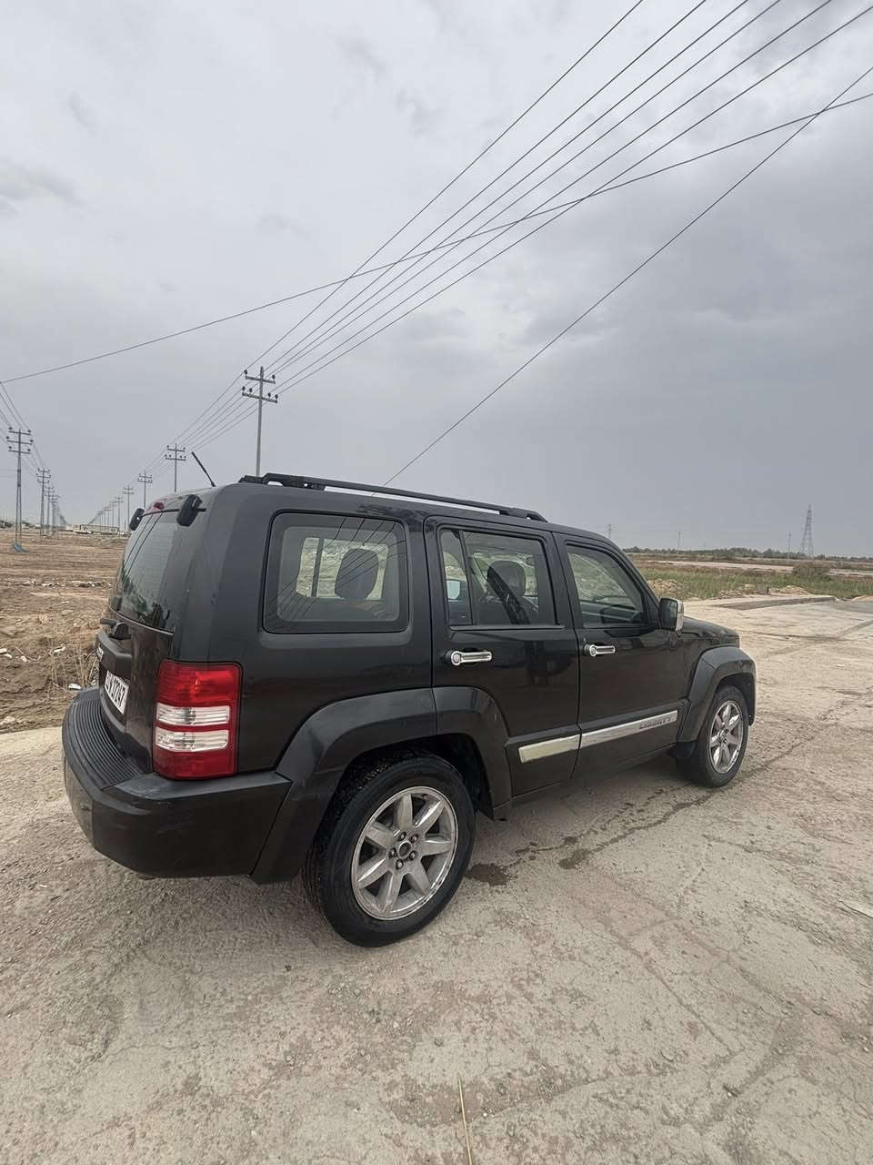 جيب لبرتي مديل 2010 رقم بغداد انكليزي باسمي السياره بدون صبغ فقط ضربه جاملغ وبنيد واصله الضربه للشاصي مكينه جديده كير خــير من الله تبريد بس منضومه جديده يرادله وبيه شويه نقوصات السياره السعر 60 هذا رقمي ***********
