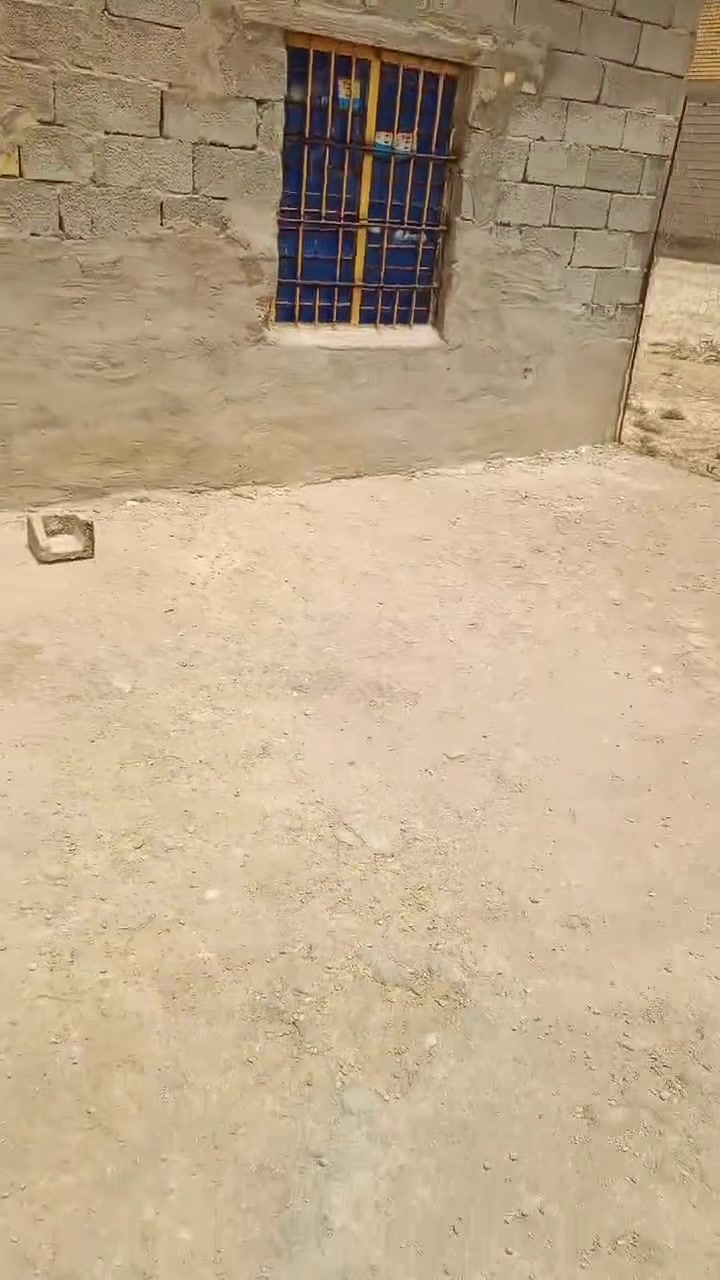 بيت للبيع 3غرف +صاله مع صحيات المساحه 400متر المكان غراف قرب محطه البانزين فرع الشعير *********** السعر خاص

