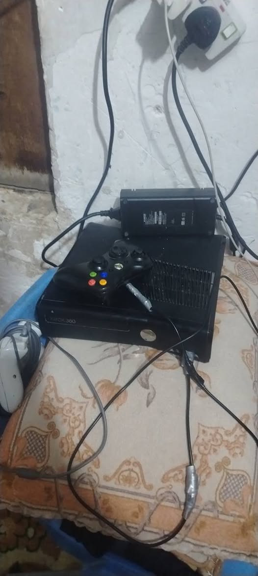 السلام عليكم ا اكس بوكس 360 للبيع في الناصريه قرب الموجه الازرق بالمركز الرقم***********سعر  100 بي مجال قليل
