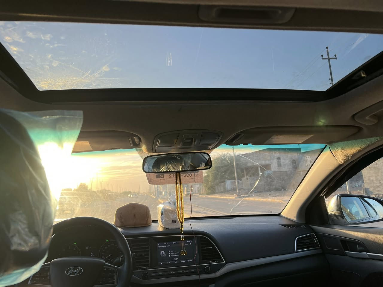 السلام عليكم 
النترا 2018 وارد كندي 
السعر 110 وبيها مجال 
فول مواصفات 
فتحه 
بصمه تشغيل بصمه أبواب 
رادر 360 
أشاير بالمري 
أشاره ترحيب 
صندوق فتح ذكي عند الاقتراب 
كاميرا دواره 
تحكم ستيرن 
مثبت سرعه 
كشانه الاماميه تدفئه 
ستيرن تدفئه 
شاشه كبيره بيها كار بلي بلادي  ما مفعله 
منظومه تبريد جديده تدفئه 
ثلاث انظمه قياده سبورت نورمل وايكو 
حساس خلفي توقف ذاتي عند الاقتراب 
مكينه 2000 دوش 
كير ايتي 
السياره بأسمي الرقم الدولي 
تحويل ثاني يوم داخله هزه جديده ميحتاج الها هزه
حادث امريكا بنيد وجامرلغ والجامرلغ الخلفي بارد بدون صبغ 
السونار مرفق مع الصور 
الاستفسار مكان الفلوجه 
***********
واتساب 
***********
